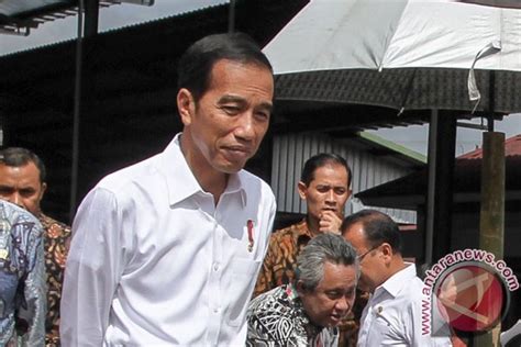 Presiden Jokowi Blusukan Ke Mal Kota Ambon ANTARA News