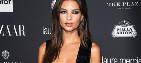 Instagram Emily Ratajkowski Fan De The Kooples Prend La Pose Sous Le