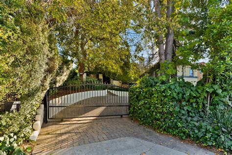 Lisa Kirshner 14432 Valley Vista Blvd Sherman Oaks Guide Real Estate