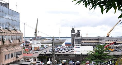 Cameroun Des Employ S Du Chantier Naval Du Port Autonome De Douala En