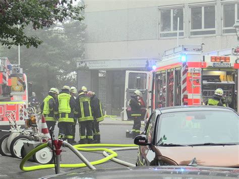 Worringer Platz In D Sseldorf Feuerwehr L Scht Brand In Mehrfamilienhaus