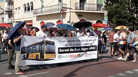 Unes Persones Es Manifesten Per La Millora Del Servei Dautobusos