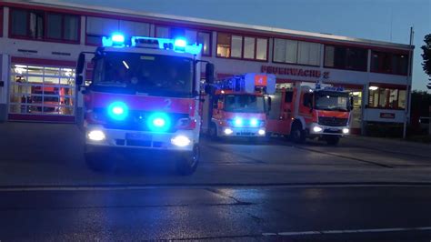 Löscheinheit mit Reserve DLK BF Bonn FW 2 beim Ausrücken