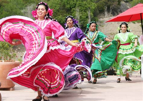 Mexican Folk Dancers Colorful Costumes From A Mexican Folk Flickr