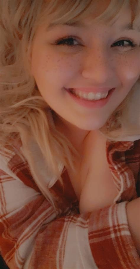 Blurry Happy Selfie 😌 [f22] R Selfie