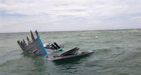 Kapal Bermuatan Sayur Dan Buah Buahan Tenggelam Di Perairan Moro