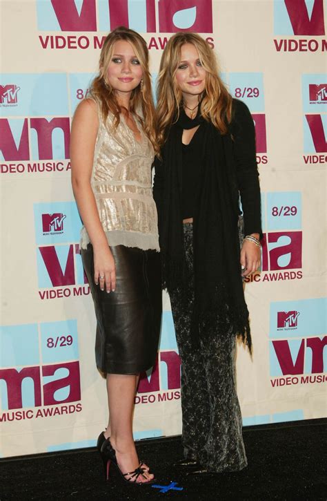 Mary-Kate and Ashley Olsen Fashion Photos - Mary-Kate and Ashley Olsen ...