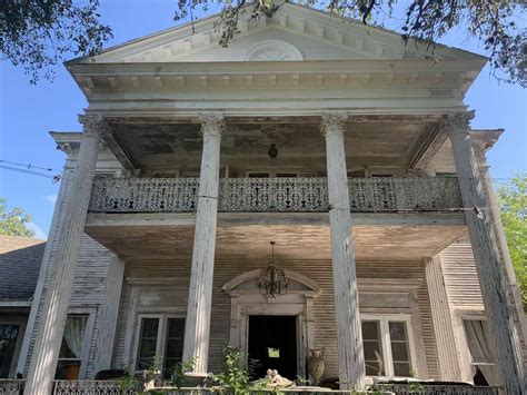 Owner Of San Antonio S Historic Black Swan Inn Unveils Her Paranormal