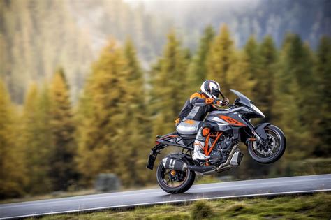 Infos Und Bilder Zur Neuen Ktm 1290 Super Duke Gt 2016 Modellnews