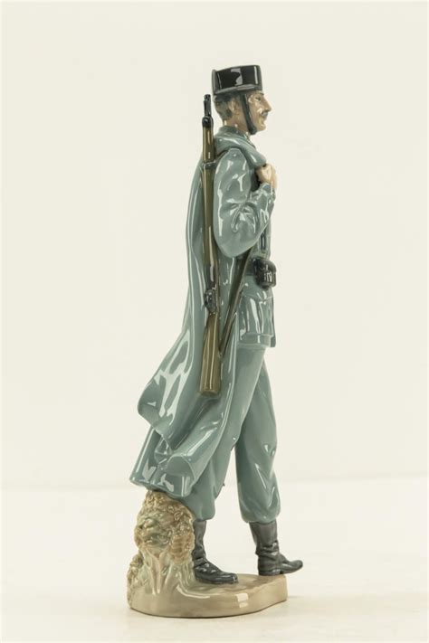 Sold Price Lladro Soldier With Gun November 4 0118 1000 Am Pst