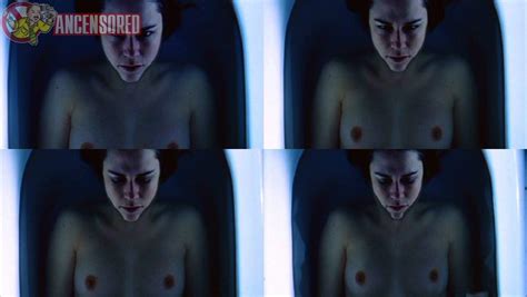 Naked Marie Jos E Croze In Des Chiens Dans La Neige