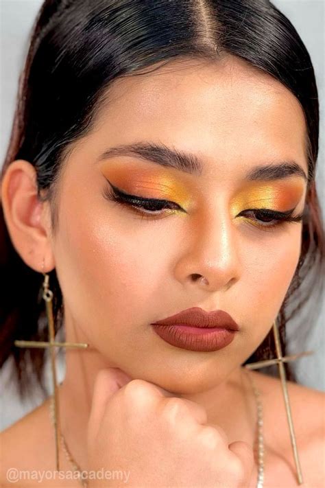 7 Trendy Fall Makeup Looks That Youll Love To Copy Yellow Eye Makeup