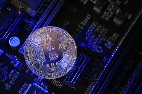 Bitcoin (BTC) Price: Crashes to $96,000 as ETFs See Record Outflows