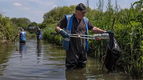 Citizen Scientists Join Fight To Clean Up Rivers Bbc News