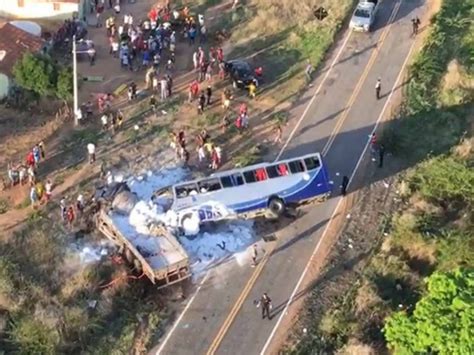 Tragedia En Brasil 5 Muertos Y 25 Heridos Tras Choque De Autobuses