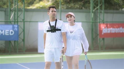 5 Foto Kekompakan Raffi Ahmad Dan Nagita Slavina Main Tenis Bareng