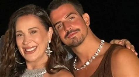 Enzo Celulari mostra rosto do bebê recém nascido de Claudia Raia