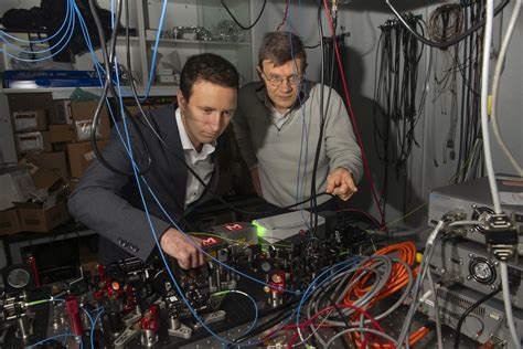 Harvard researchers create first logical quantum processor — Harvard ...