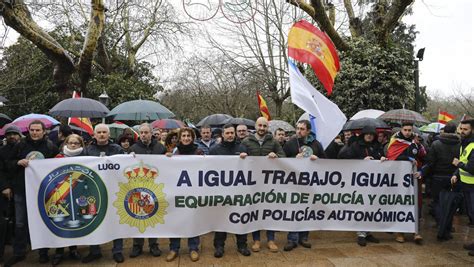 Policías Nacionales y Guardias Civiles se manifiestan en A Coruña