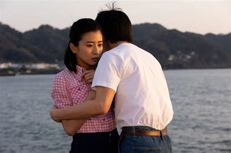 連続テレビ小説「ちむどんどん」第69話。智（前田公輝）に抱き締められる暢子（黒島結菜）（c）nhk ― スポニチ Sponichi Annex 芸能