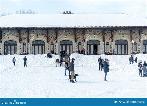 Mount Royal Chalet French: Chalet Du Mont-Royal Editorial Image ...