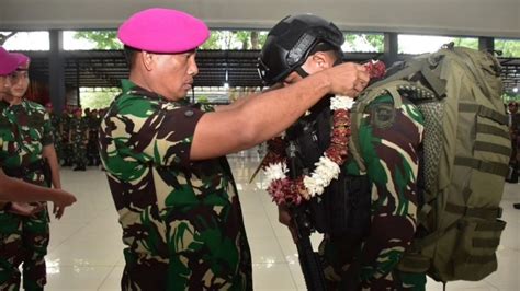 Foto Berhasil Buru 5 Pentolan Opm Di Papua Prajurit Satgas Marinir Tni