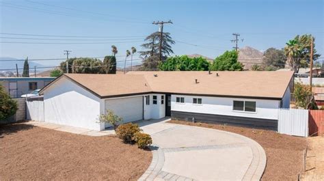 3377 Debbie Ln Riverside Ca 92501 ®