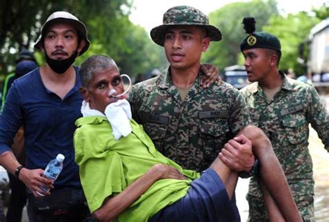 63 Pegawai 856 Anggota ATM Digerakkan Bantu Mangsa Banjir Astro Awani