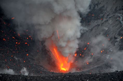 Volcan Dukono Eruption En Indon Sie Jours Voyages