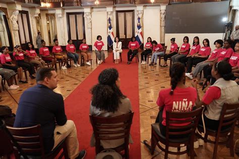 Primera Dama Raquel Arbaje Recibe A Ni As De San Juan Barahona Y