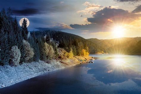 Conceito De Mudan A Da Hora Do Dia E Da Noite Acima Do Lago De Montanha