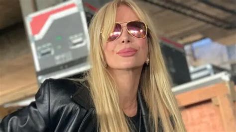 Graciela Alfano cautivó a sus fans en bikini y desde la playa