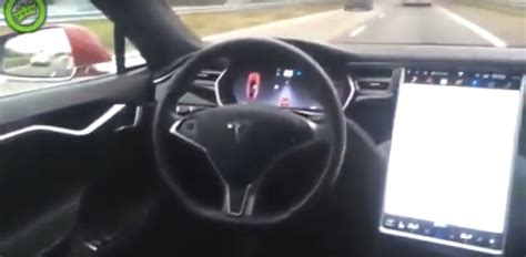 Tesla Guida Da Sola Il Conducente Registra Il Video Dal Sedile