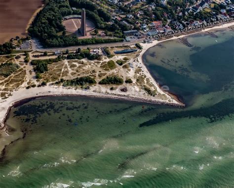 Luftaufnahme Laboe Marine Ehrenmal als Wahrzeichen der Kieler Förde