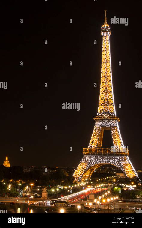 Paris France Octobre Tour Eiffel Depuis Le Trocad Ro La Nuit