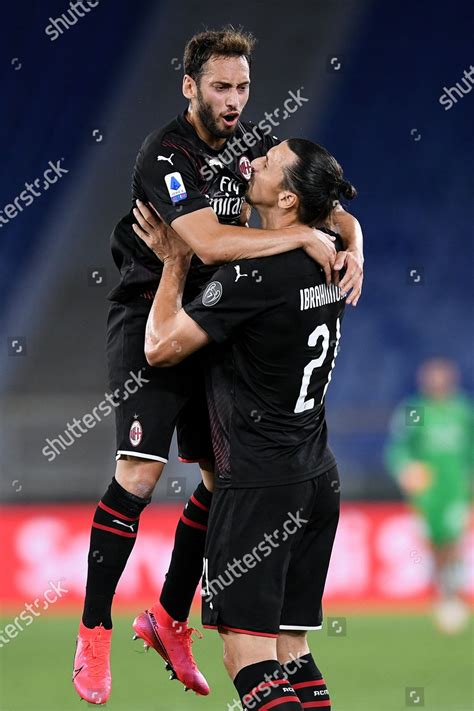 Hakan Calhanoglu Ac Milan Celebrates Zlatan Editorial Stock Photo