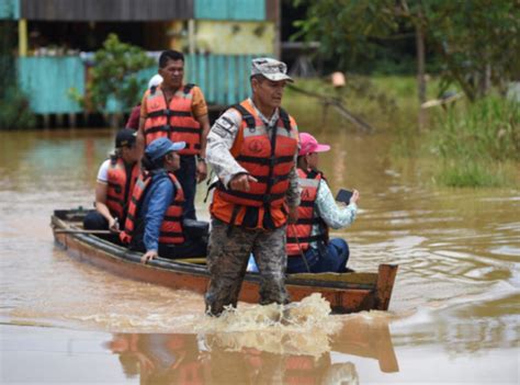 Bolivia enfrenta devastación por lluvias 14 muertos y miles de