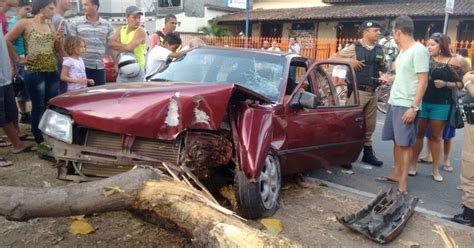 G1 Em MG motorista sintomas de embriaguez é preso após acidente