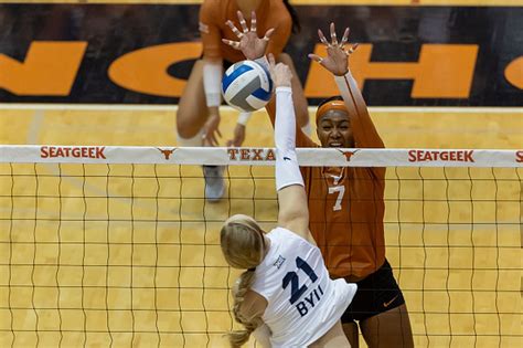 Texas volleyball midseason update: Longhorns defeat TCU, Asjia O’Neal ...