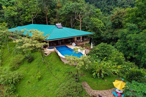 Se Vende Casa Cerca del Mar y en la Montaña en Matapalo Dominical