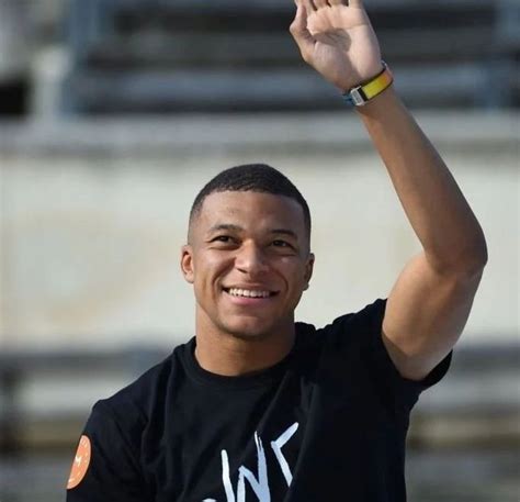 Kylian Mbappe We care for all Okt 2022 Kylian mbappé French football