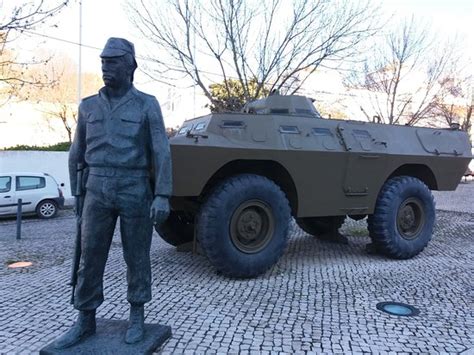 Estátua em Homenagem a Salgueiro Maia Santarém ATUALIZADO 2020 O