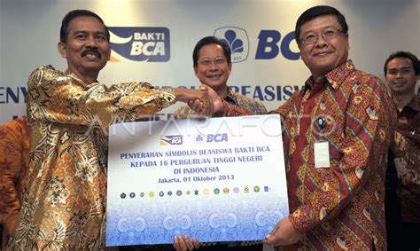 Beasiswa Bca Untuk Ptn Antara Foto