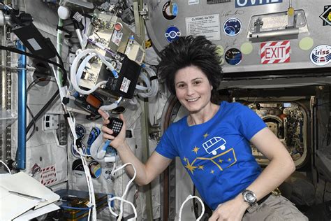 Samantha Cristoforetti Primera Astronauta Europea En Realizar Una