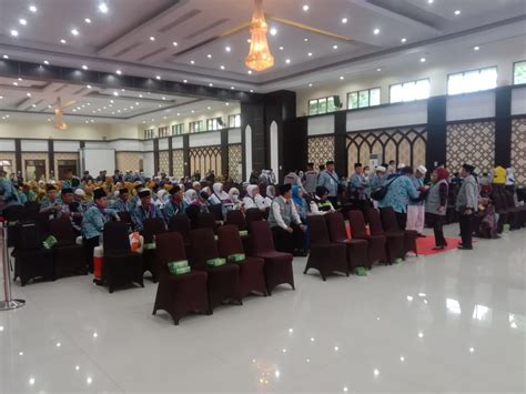 Kloter Pertama Jemaah Haji Embarkasi Makassar Didominasi Lansia Fajar