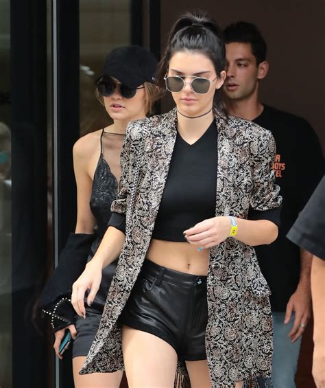 Photo Gigi Hadid Et Kendall Jenner Quittent L Appartement De Gigi