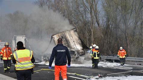 Fotos Sinsheim Wiesloch Rauenberg Unfall Auf A Lkw Ausgebrannt