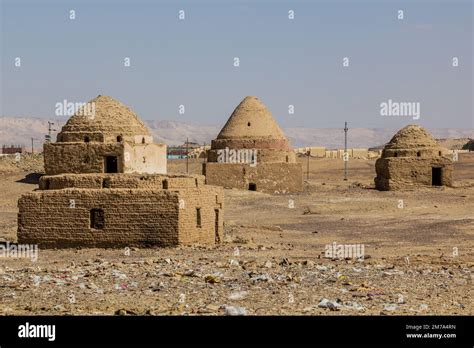 Old Tombs In Al Qasr Village In Dakhla Oasis Egypt Stock Photo Alamy