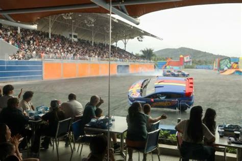 Hot Wheels Epic Show Beto Carrero World