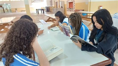 SESI Cosmópolis entrega 1519 livros para escolas municipais